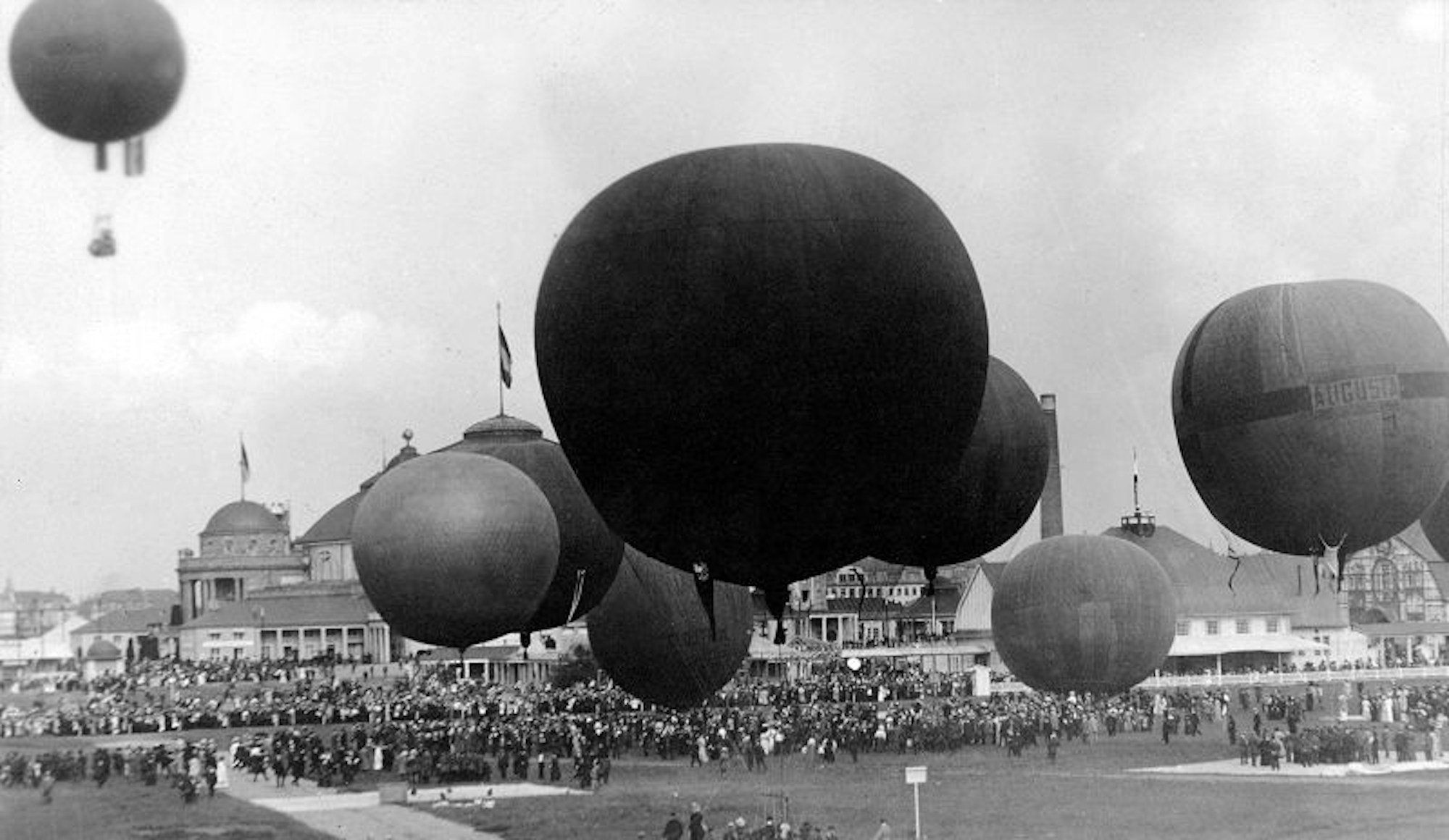 Historical photo of ILA 1909: The world's first dedicated aviation exhibition