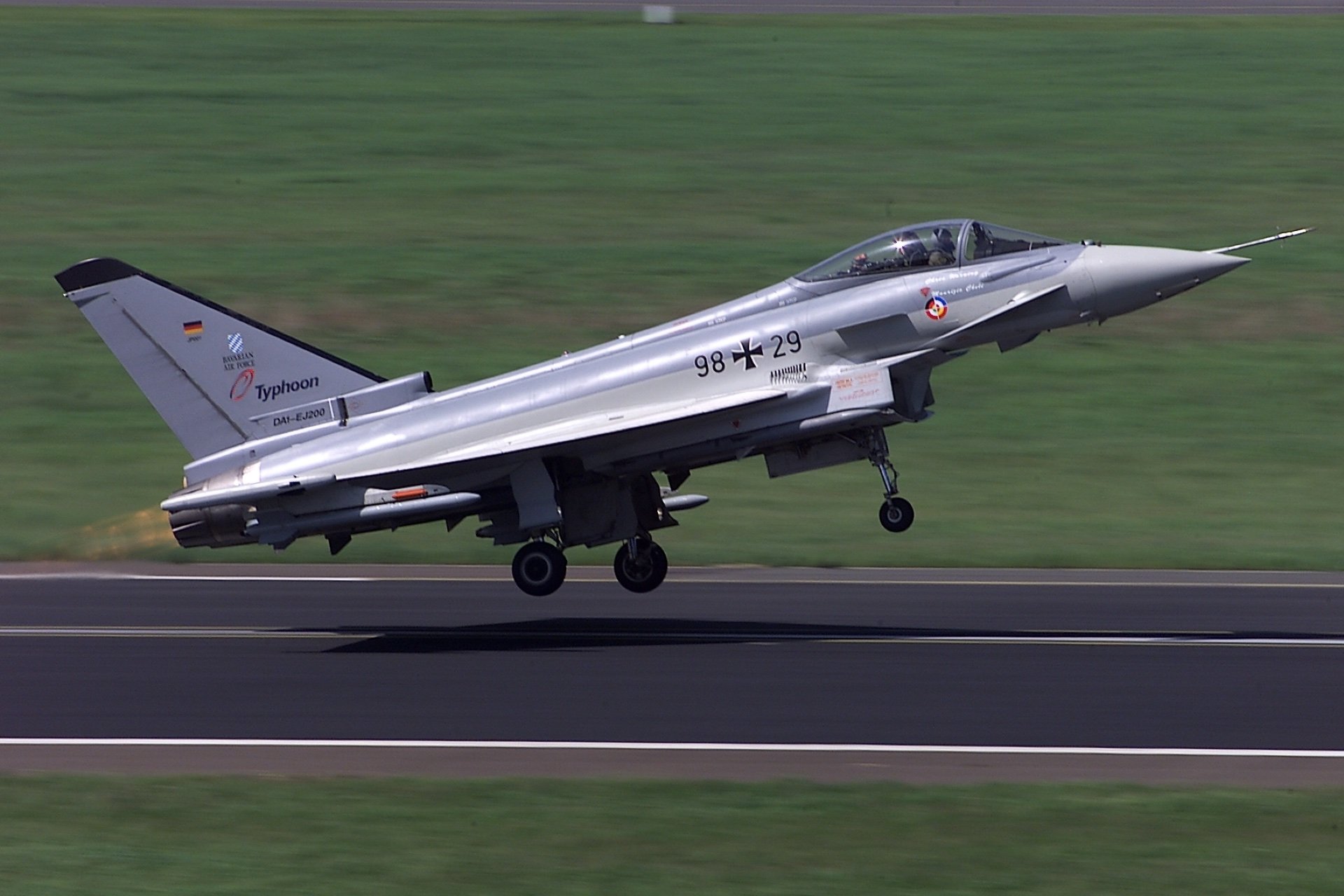 Historical photo of ILA 2002: Business is booming